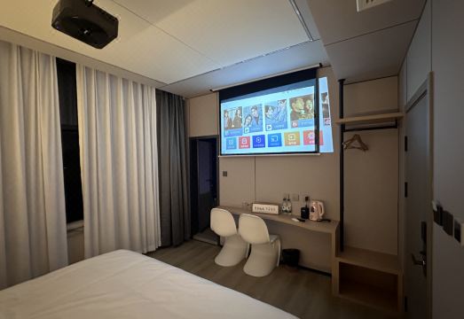 창하이 유수이구 시뷰 스마트 호텔의 모던한 객실 내부