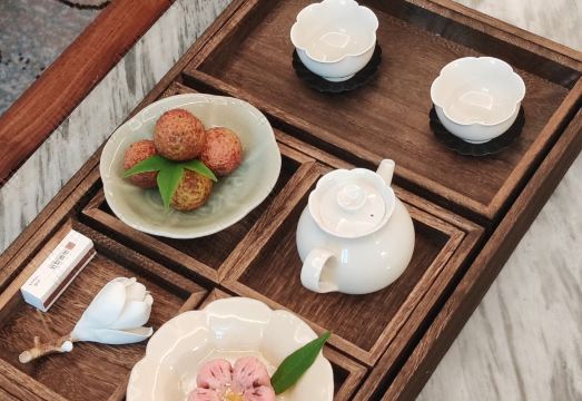 2. 블러섬 호텔 -..