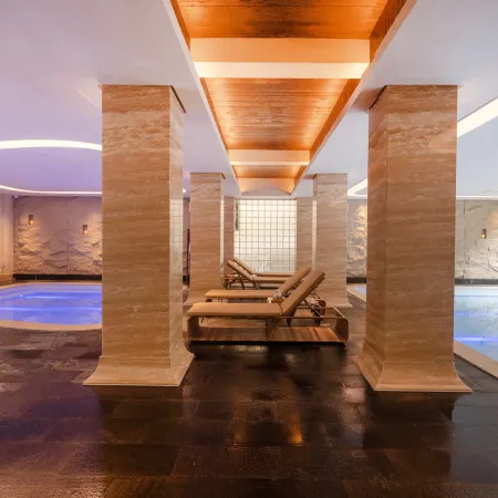 Zhuishan Mingjing Hot Spring Resort Hotel