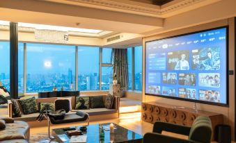 Invis - High-Rise Panoramic Art Apartment (Chengdu Taikoo Li Store)