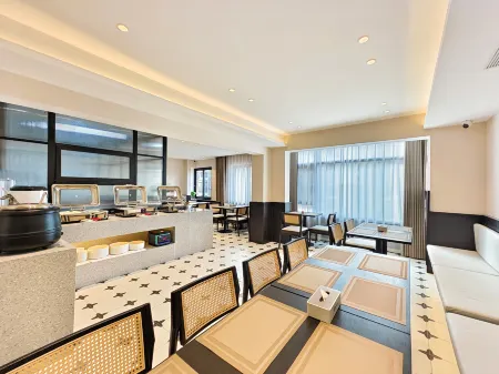 Lanwan Jiamei Hotel Отели рядом с достопримечательностью «Chengdu College of Sichuan Foreign Studies University (Yibin Campus)»