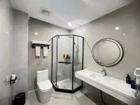 Super 8 Hotel (Farmers' Market)