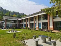 Zhuyun Mountain House Отели рядом с достопримечательностью «Панда Долина»