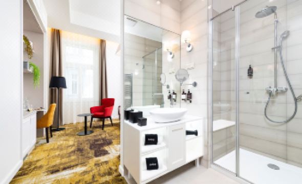 Three Corners Avenue Hotel