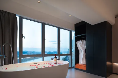 Meiao Gaokong Riverview Hotel (Changsha Poly International Plaza Bishahu Subway Station Branch)