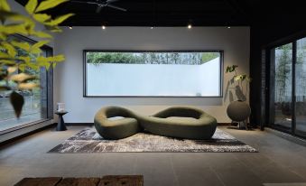 Deshe Life Guesthouse