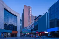 Magnotel Hotel (Dao County Jiuding Pedestrian Street)