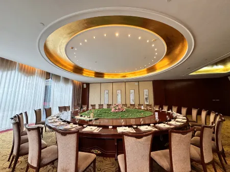 Ling Long Wang International Hotel Отели рядом с достопримечательностью «Mao Zedong Former Residence Exhibition Hall»