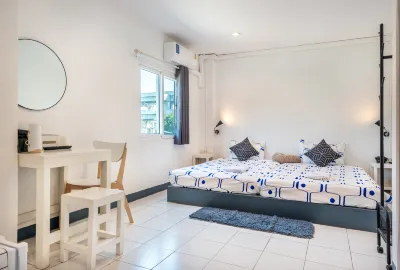 Sloth Hostel Don Mueang Hôtels à proximité de : Krirk University