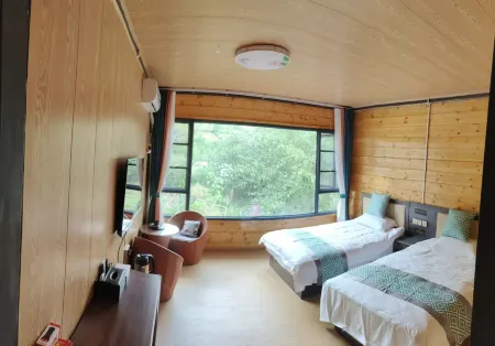 Riverfront Nujia Courtyard Homestay Отели рядом с достопримечательностью «The First Bend of Nujiang River»