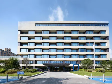 TUI BLUE Wusongkou Cruise Port Hotel Отели рядом с достопримечательностью «Shanghai Electric Power Technology and Management College»