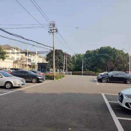 Junhao Shangjing Hotel (Changxing South Station Mingzhu Second Road)
