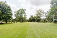 Baan Suan Khun Ta and Golf Resort Отели в г. 