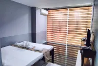 RedDoorz @ Villa E Mansion