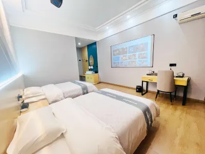 City 118 Hotel (Ordos Uxin Banner Bus Station) Hotels near Hongqinhu Park