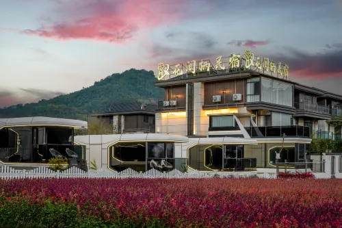 Mangshi Huajianxi Inn (Menghuan Great Golden Pagoda Store)