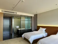 Guigang Tonggu Bay Hot Spring Resort Hotel - balcony