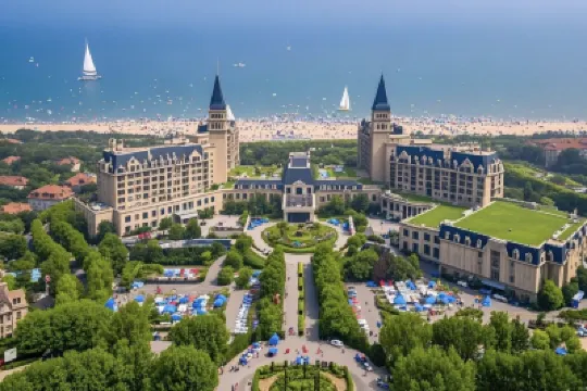 Qingdao Jinsha Lansu Seaview Hotel Apartment (Golden Beach Beer City) Отели в г. 