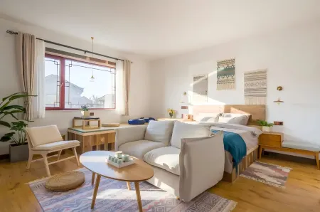 Floral Hotel·Liaocheng Banrixian Hotel(Shuishang Ancient City Dongchanghu Branch) Отели рядом с достопримечательностью «Liaocheng Gymnasium»