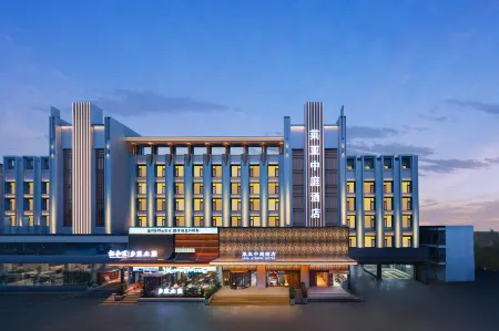 LFIA ATRUIUM HOTEL Отели рядом с достопримечательностью «Hubei Art Museum»