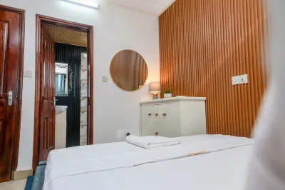 T-Square Residence Makepe Отели в г. 