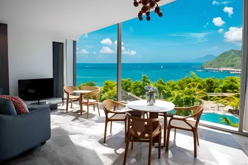 Sanya Mature Coast · Charming Style of Tropical Ocean · Hualijia Travel Hotel (Dadonghai Branch) - ติดทะเล