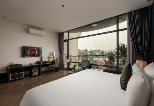 웨스트레이크 펄 스위트 호텔의 아늑한 침실 인테리어