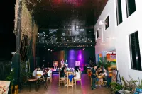 Pescadores Suites Moalboal - bar