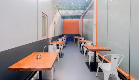 Starlet Hotel Serpong Отели в г. Тангеранг-Селатан