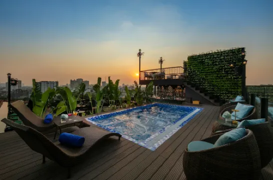 เมย์ เดอ วิลล์ คอร์เนอร์ โฮเทล