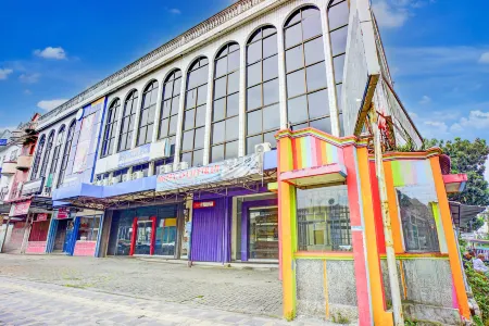 Hotel O Asyaffirah Near Masjid Raya Al Mashun SM Raja Medan Отели рядом с достопримечательностью «Maimoon Palace»