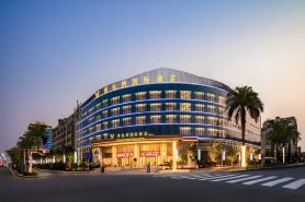 Vienna International Hotel (Leizhou Maodegong Drum City Zhanjiang)