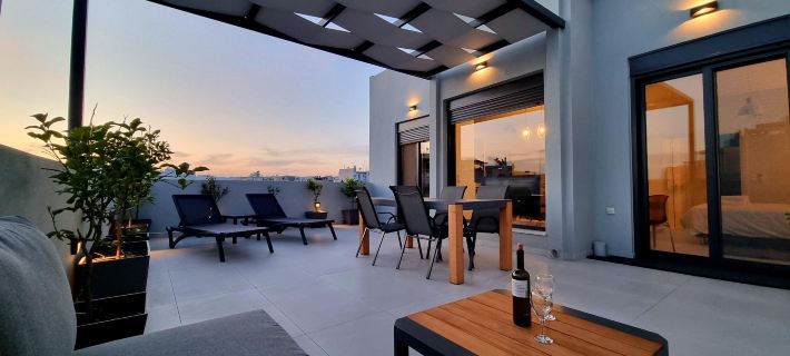 10 Apartments & Suites Athens Hotels in Kallithea