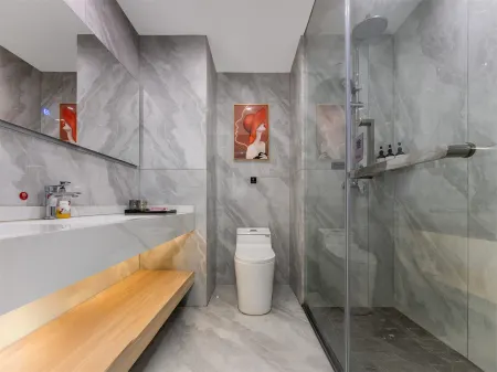 Berman Hotel (Linyi People's Square the Mixone) Отели рядом с достопримечательностью «Xiaobudong Xiangjiao Sluice»