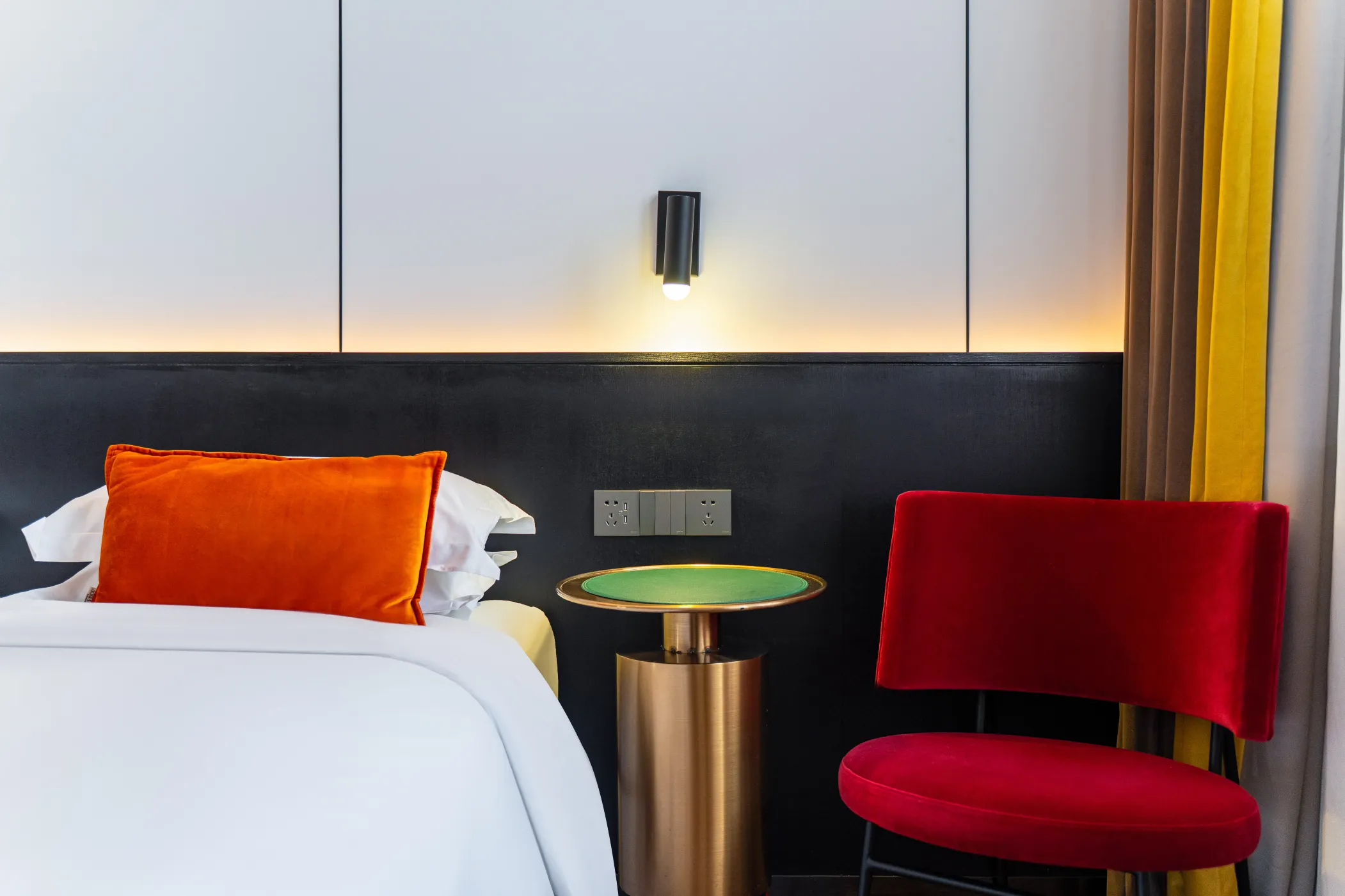 HÉONIC HOTEL & SUITES - Exclusive 2-3 Bedroom Family Suites+Curated Itineraries+Cat Coffee Zimmer Photos