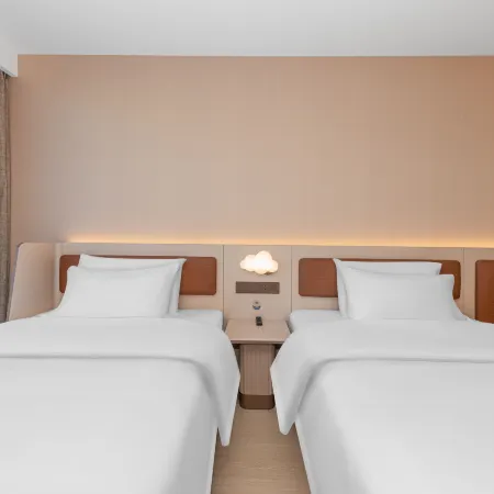 HanTing Hotel (Fuyang West Station Shuangqing Bay Water Street)