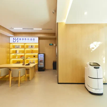 Meiji Movie Hotel (Sanpailou Dajie Fujian Road Subway Station) Отели рядом с достопримечательностью «Йиджианг Тауер»