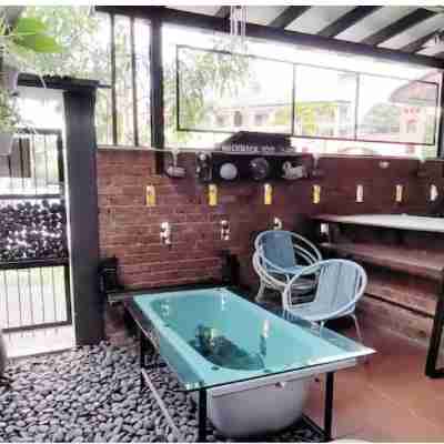 Knocknock70s Home Courtyard Garden, Jonker Parking Hotel Exterior