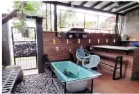 Knocknock70s Home Courtyard Garden, Jonker Parking Hotels in 