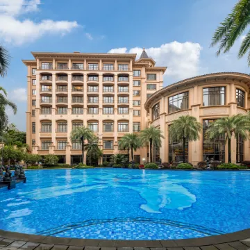 Chateau Star River Peninsula Hotels near Panyu Luopu Shabu Middle School