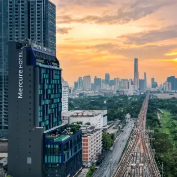 Mercure Bangkok Makkasan Hotels near Saen Saep