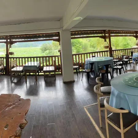 Qiubei Linhu Hotel