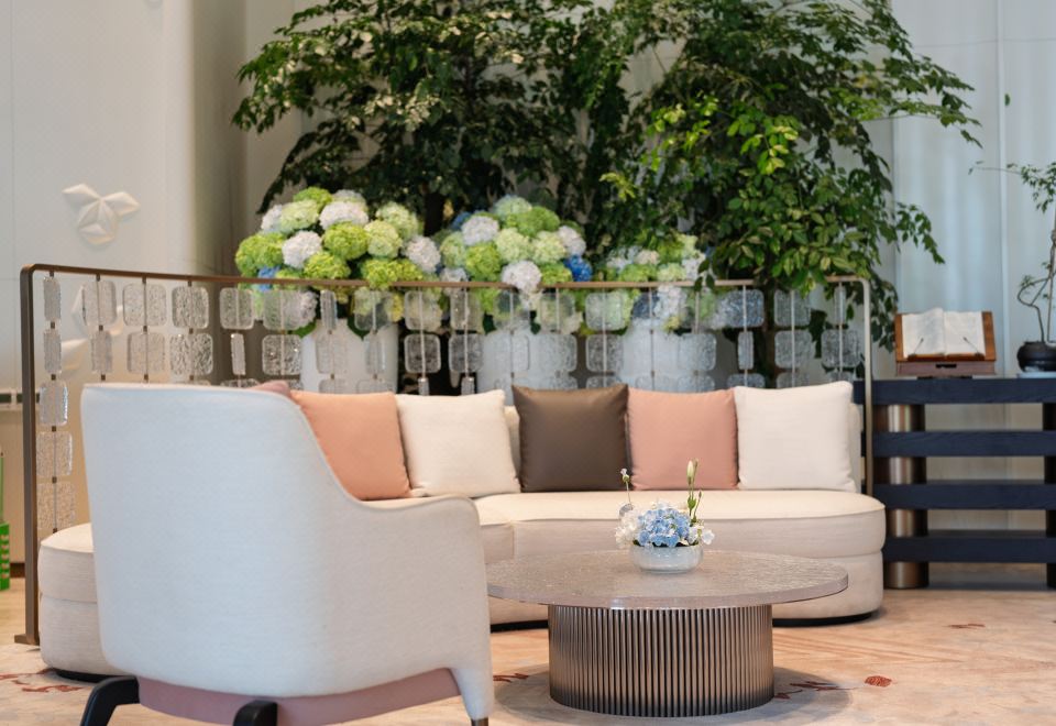 켈턴 인터내셔널 호텔의 고급스러운 레스토랑 전경