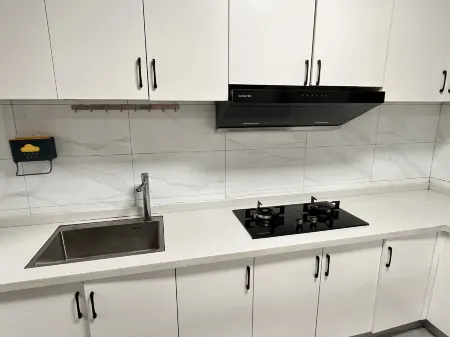 Century Baidu Garden Hotel (Lingang Xintiandi Zijin Plaza) Отели рядом с достопримечательностью «Sichuan University of Light Chemical Industry (Yibin Campus)»