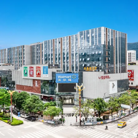 Haofeng Wyndham Hotel (Lincang Municipal Government Yulong Lake Park)