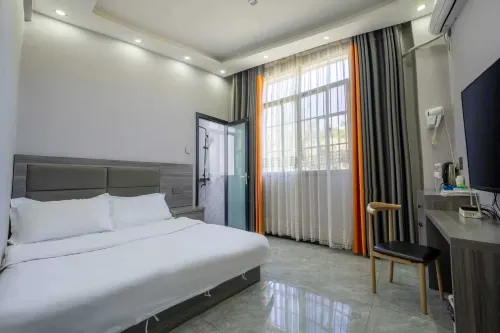 Qiaojia Huyun Hotel - ที่มีที่จอดรถ