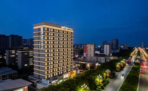 Park inn by Radisson NanchangChengbi Lake Lishan Subway Station - parking
