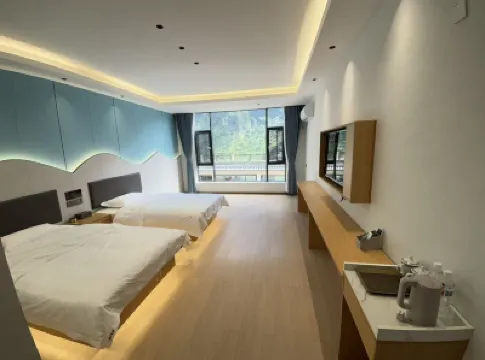 極景西麓丨360°雪山觀景·日照金山·前玉龍後哈巴·雪巒觀峽美宿 雲南·香格里拉中虎跳峽附近的飯店