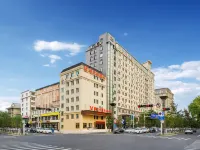 Vienna Hotel(Yanji Yanda Red Wall Water Market Branch) - parcheggio