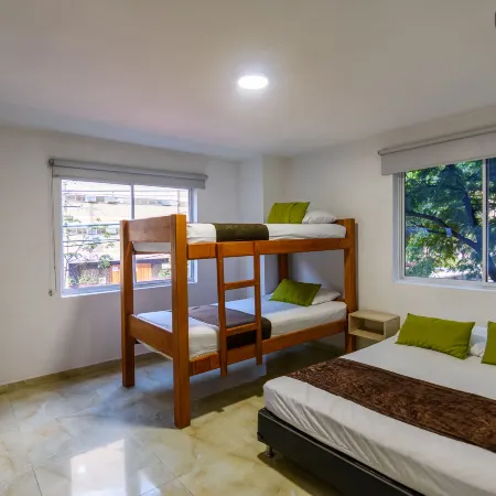 HOTEL MED COLOMBIA Отели рядом с достопримечательностью «Научный музей Explora Park»